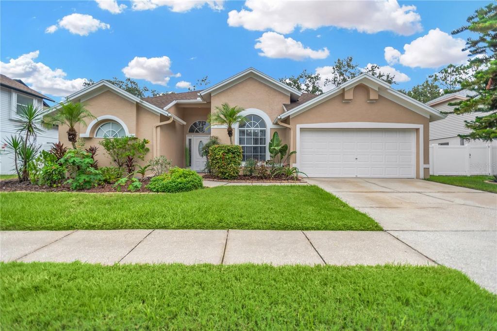 Photo of 9806 Sunnyoak Drive, Riverview, FL 33569 (MLS # TB8423841)