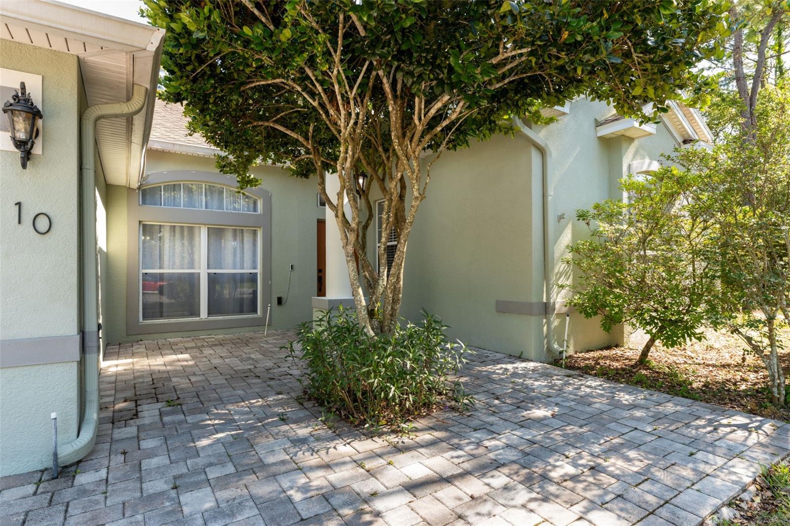 10 S BOXLEAF COURT