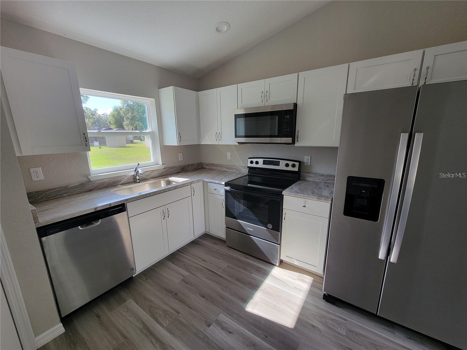 BELLEVIEW TOWN - Residential Lease