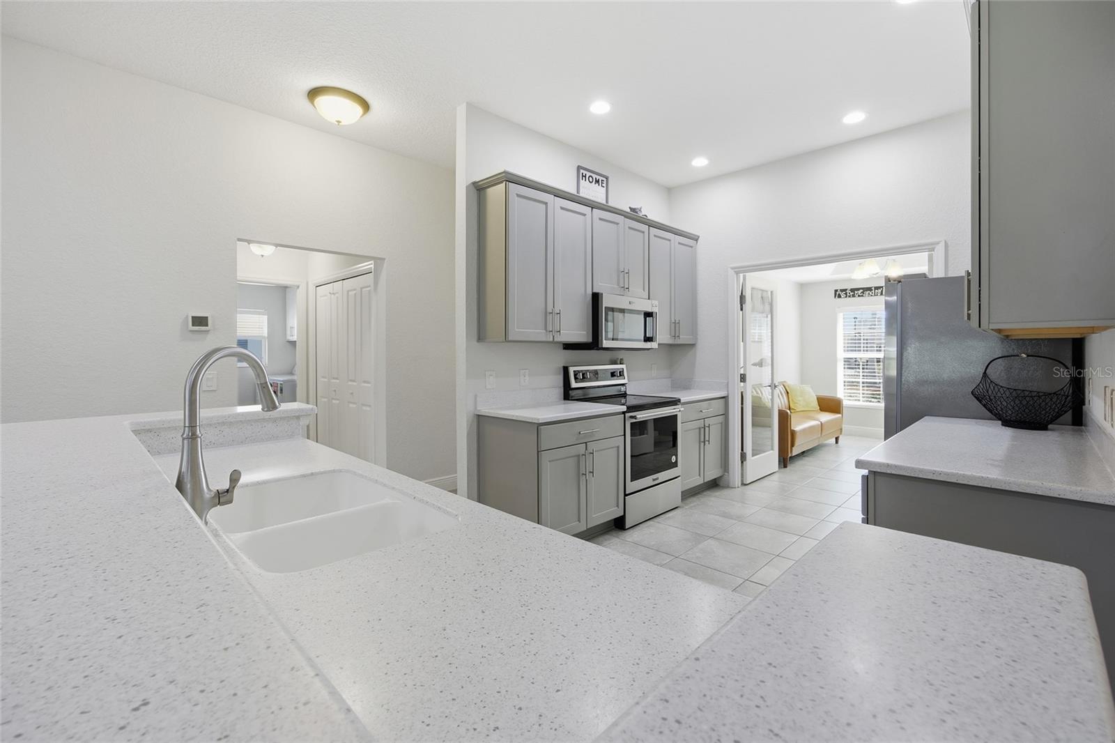 ENCLAVE/LAKESIDE LNDGS - Residential