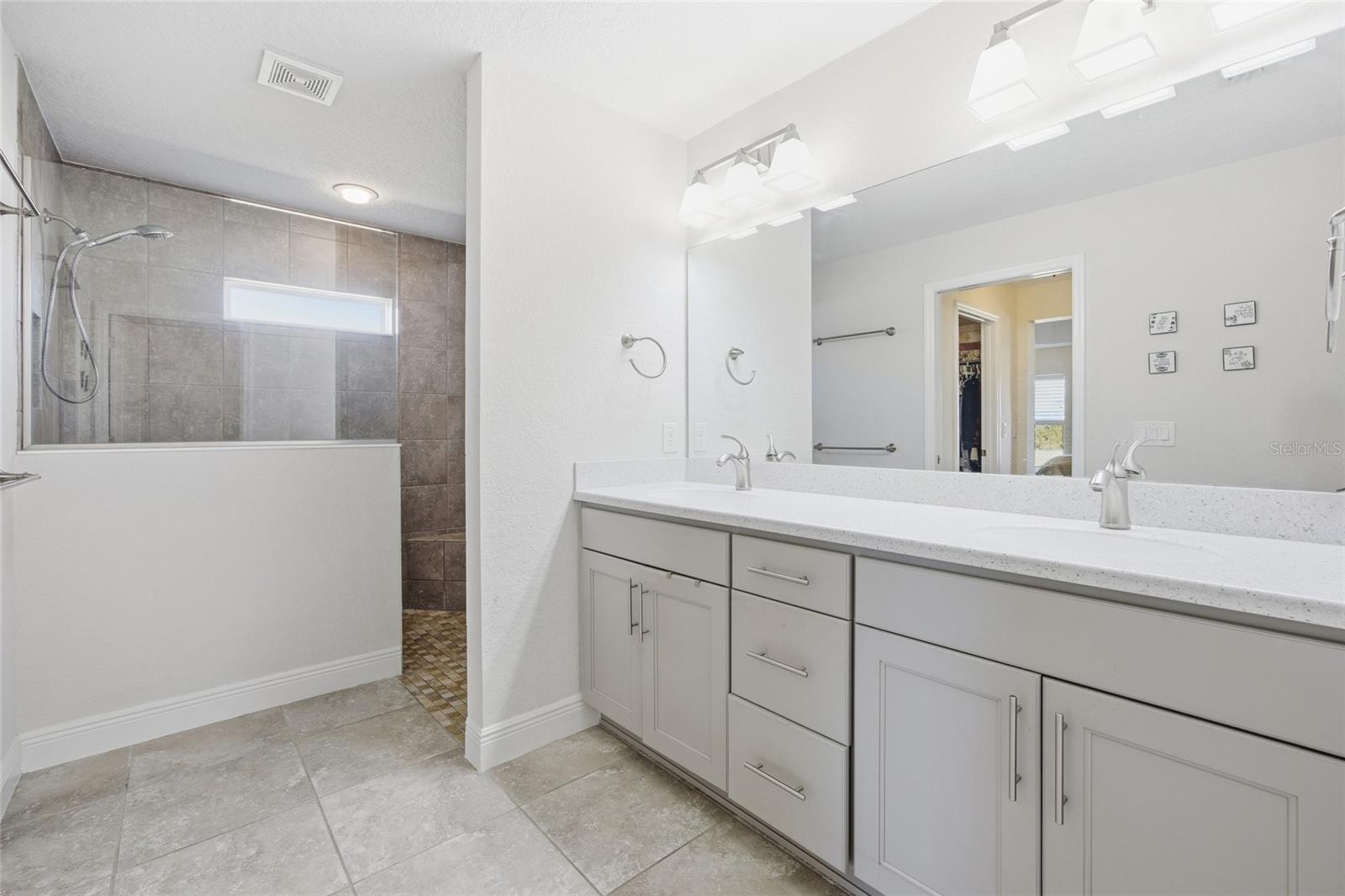 ENCLAVE/LAKESIDE LNDGS - Residential