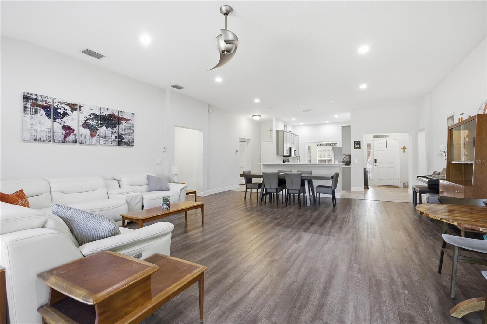 ENCLAVE/LAKESIDE LNDGS - Residential