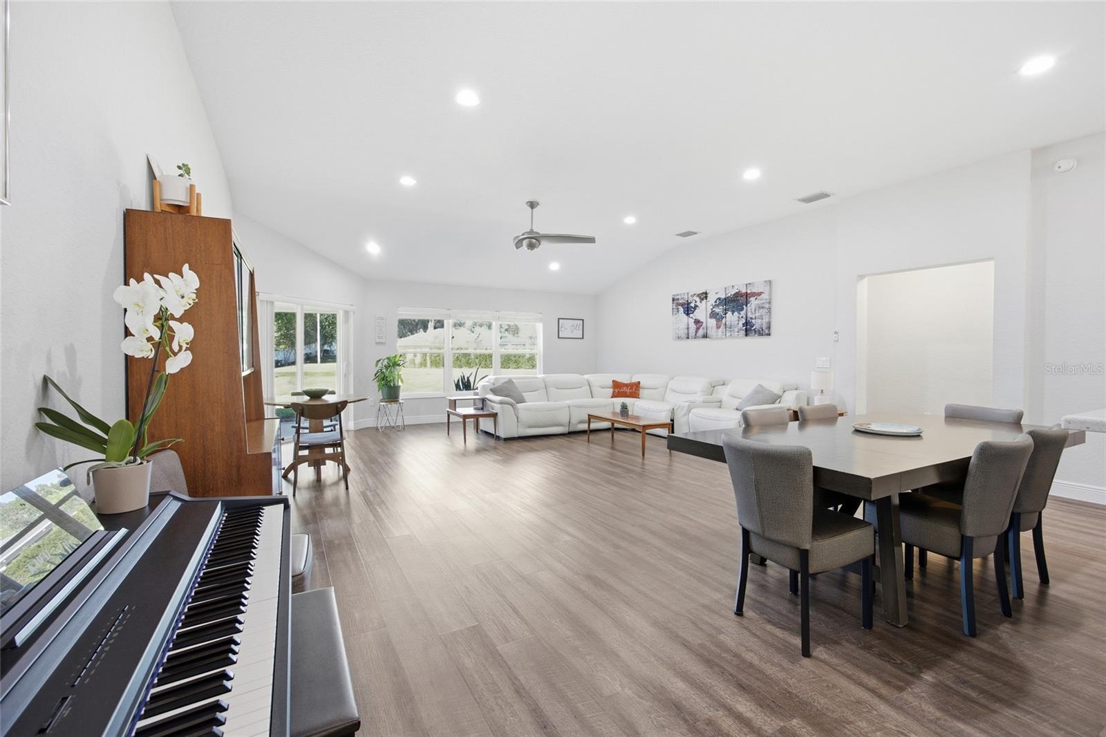 ENCLAVE/LAKESIDE LNDGS - Residential