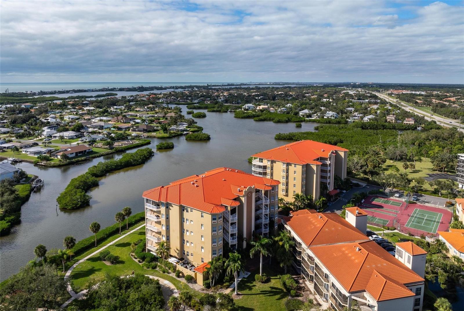 BLACKBURN HARBOR RESIDENCES - Residential