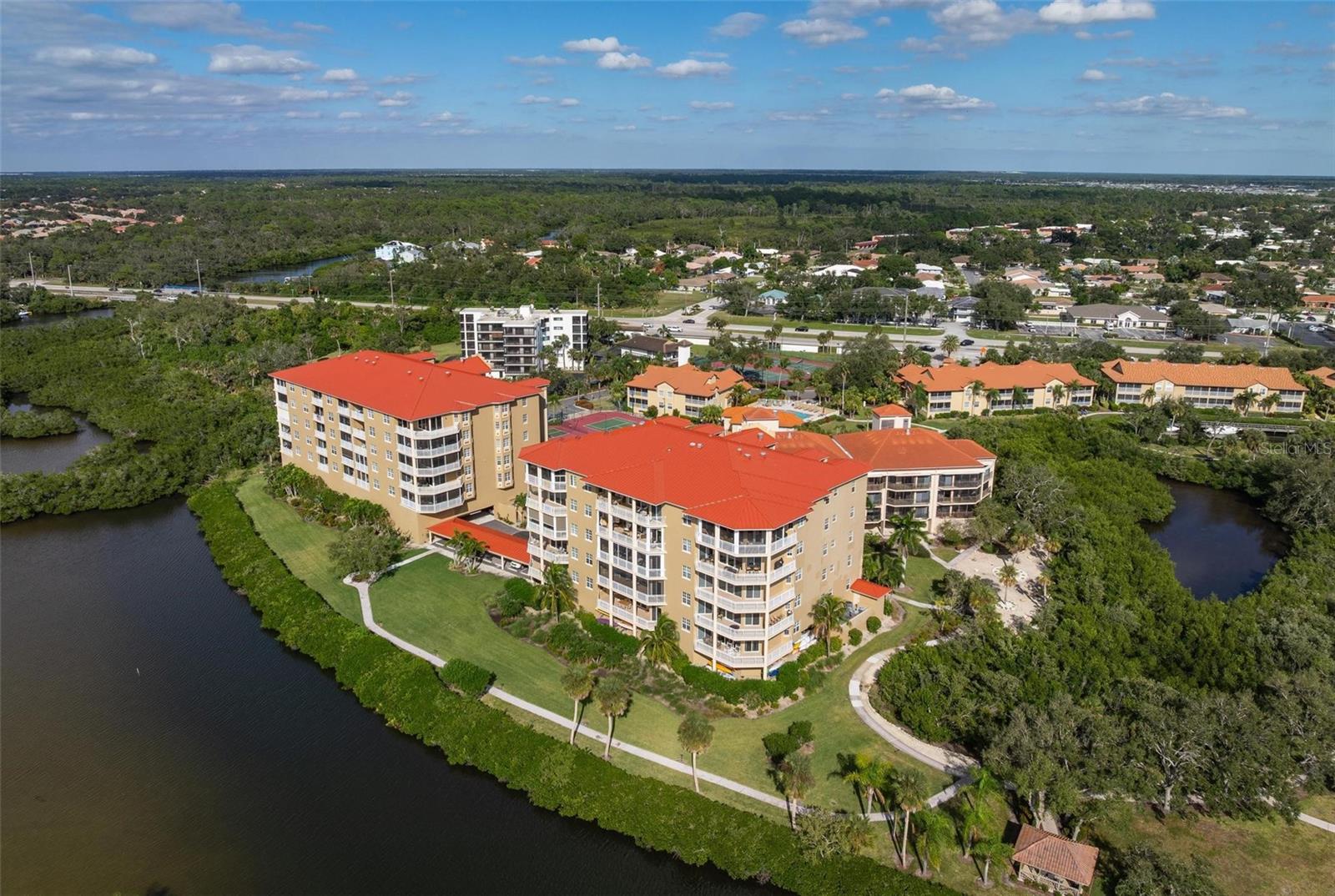 BLACKBURN HARBOR RESIDENCES - Residential