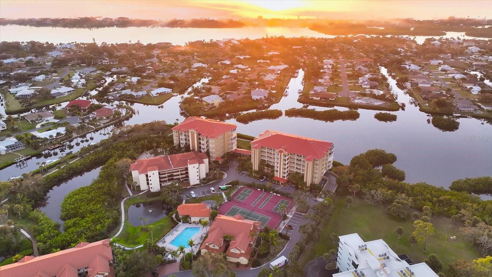 BLACKBURN HARBOR RESIDENCES - Residential