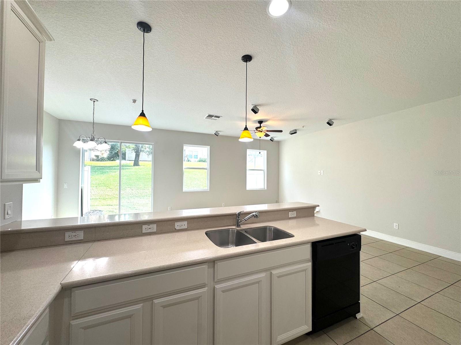 RESERVE AT MEADOW LAKE - Residential Lease