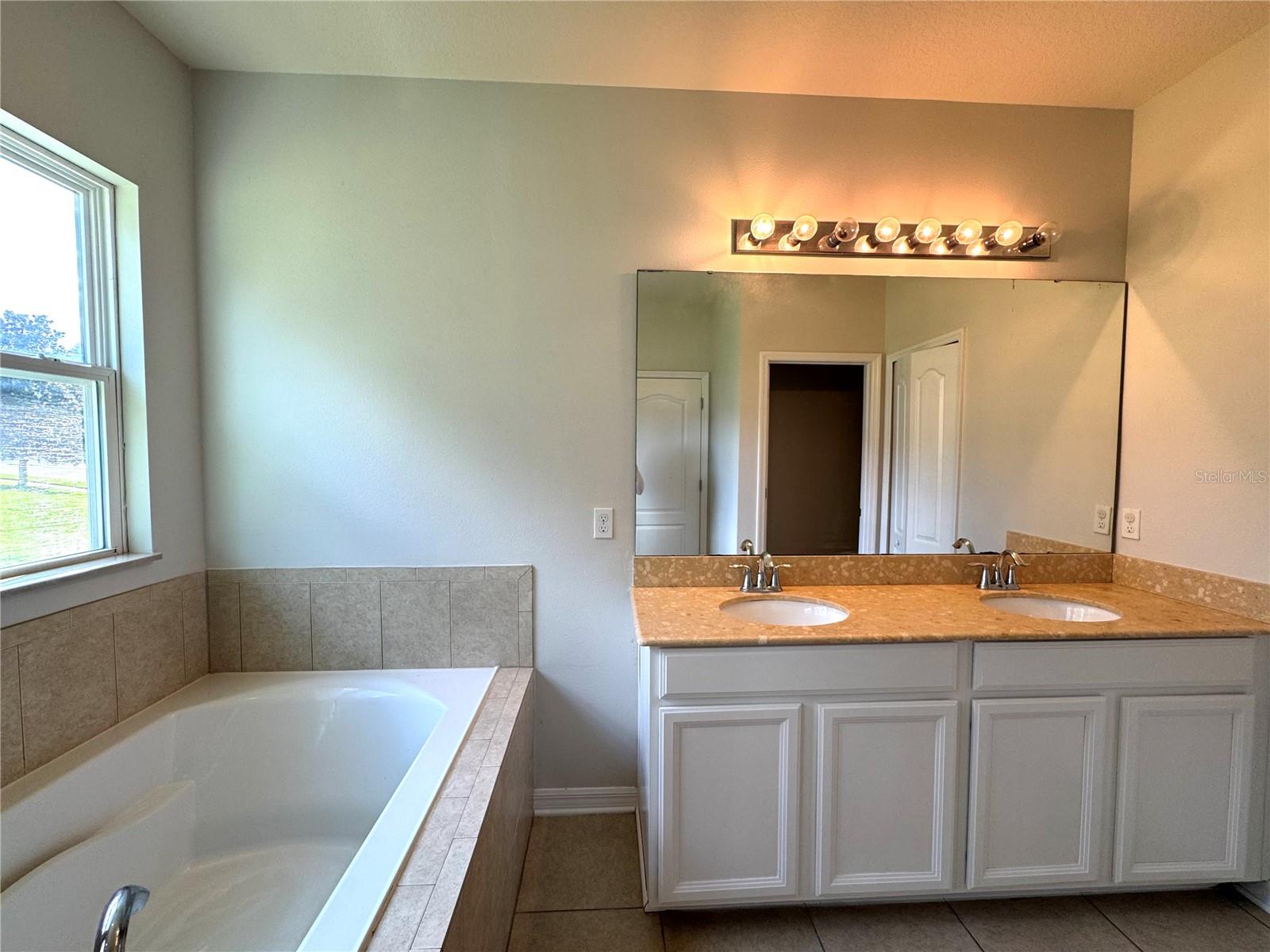 RESERVE AT MEADOW LAKE - Residential Lease