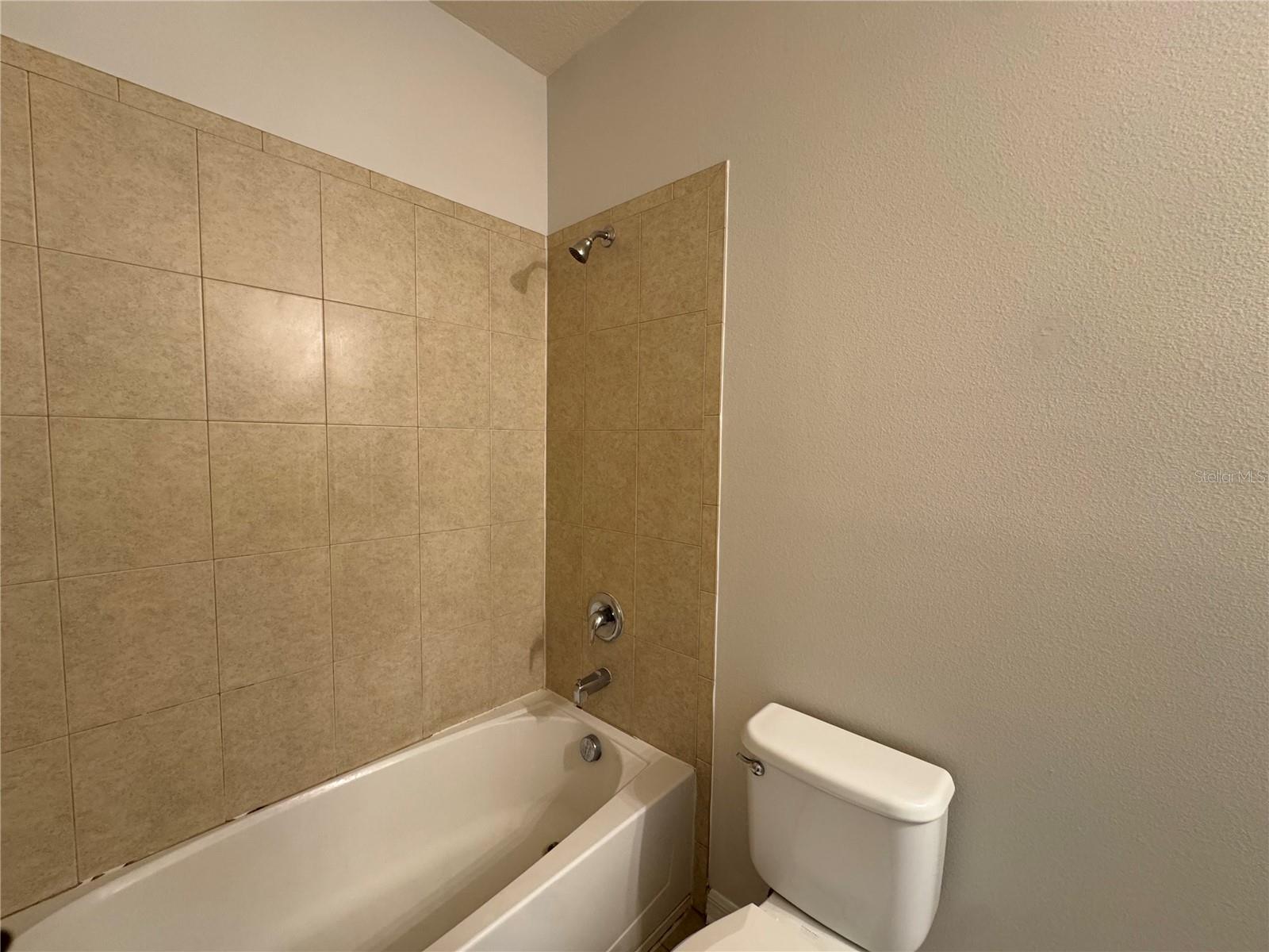 RESERVE AT MEADOW LAKE - Residential Lease