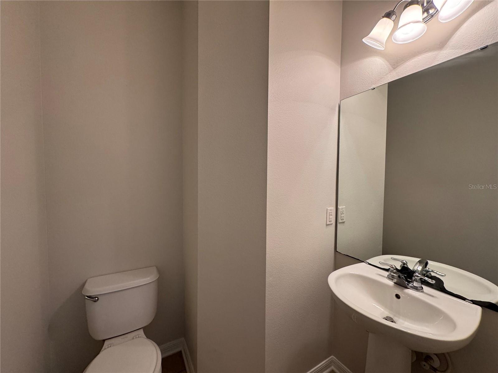 RESERVE AT MEADOW LAKE - Residential Lease