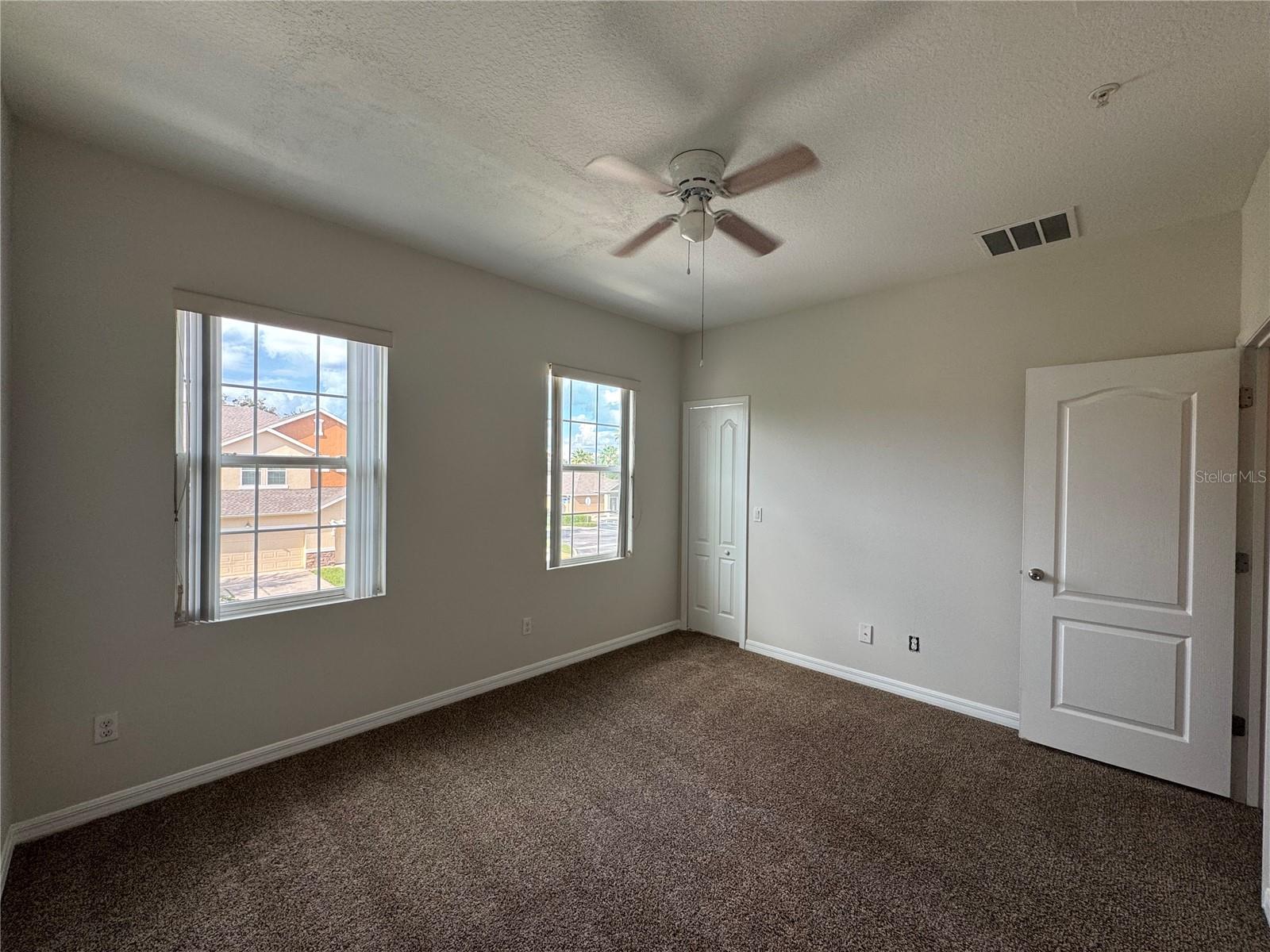RESERVE AT MEADOW LAKE - Residential Lease