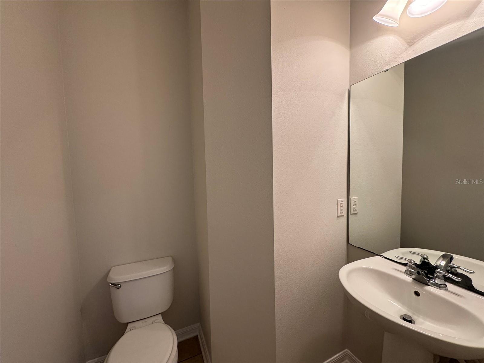 RESERVE AT MEADOW LAKE - Residential Lease