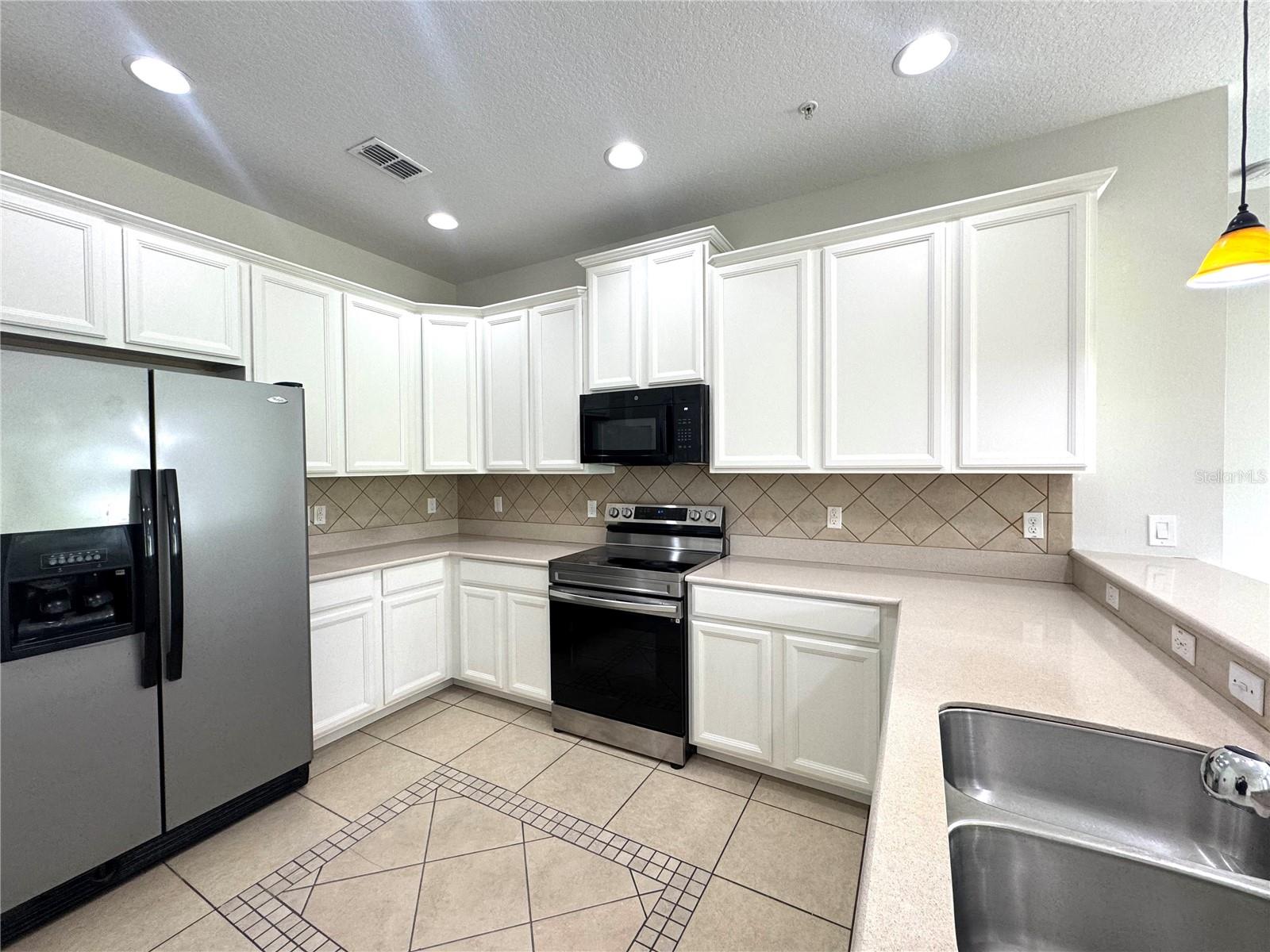 RESERVE AT MEADOW LAKE - Residential Lease
