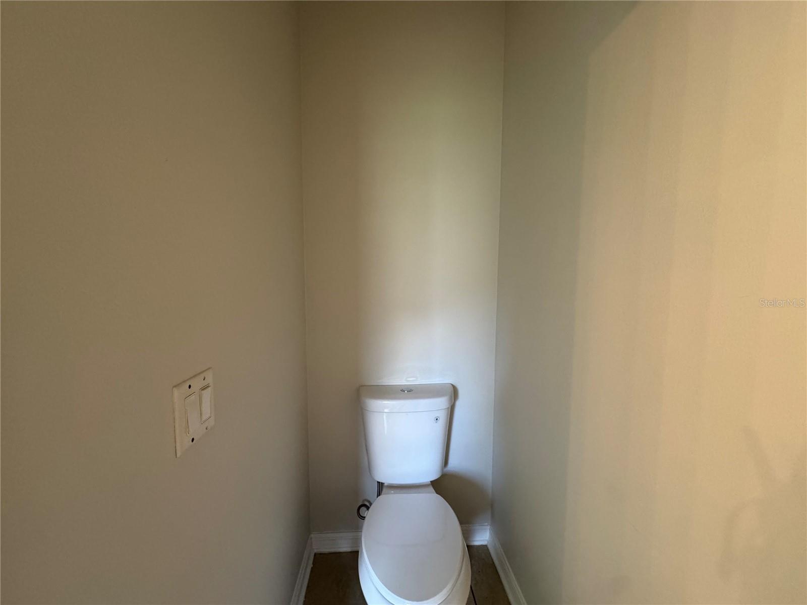 RESERVE AT MEADOW LAKE - Residential Lease