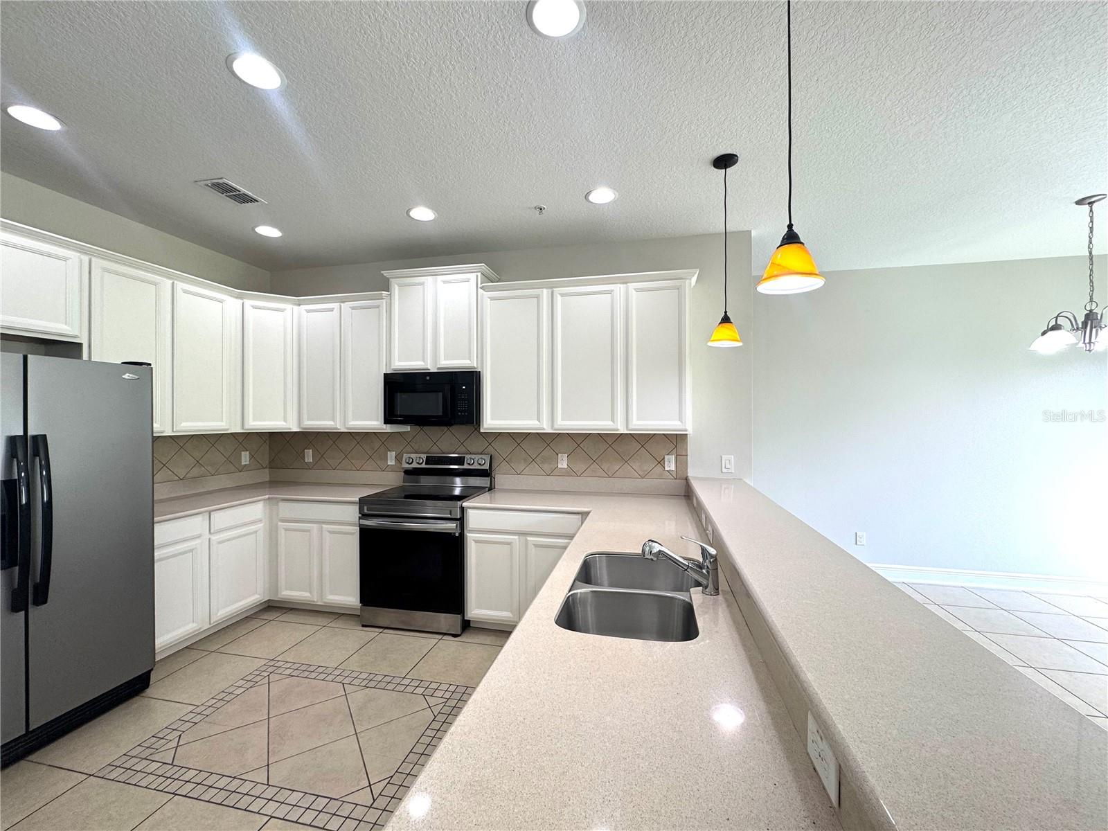 RESERVE AT MEADOW LAKE - Residential Lease