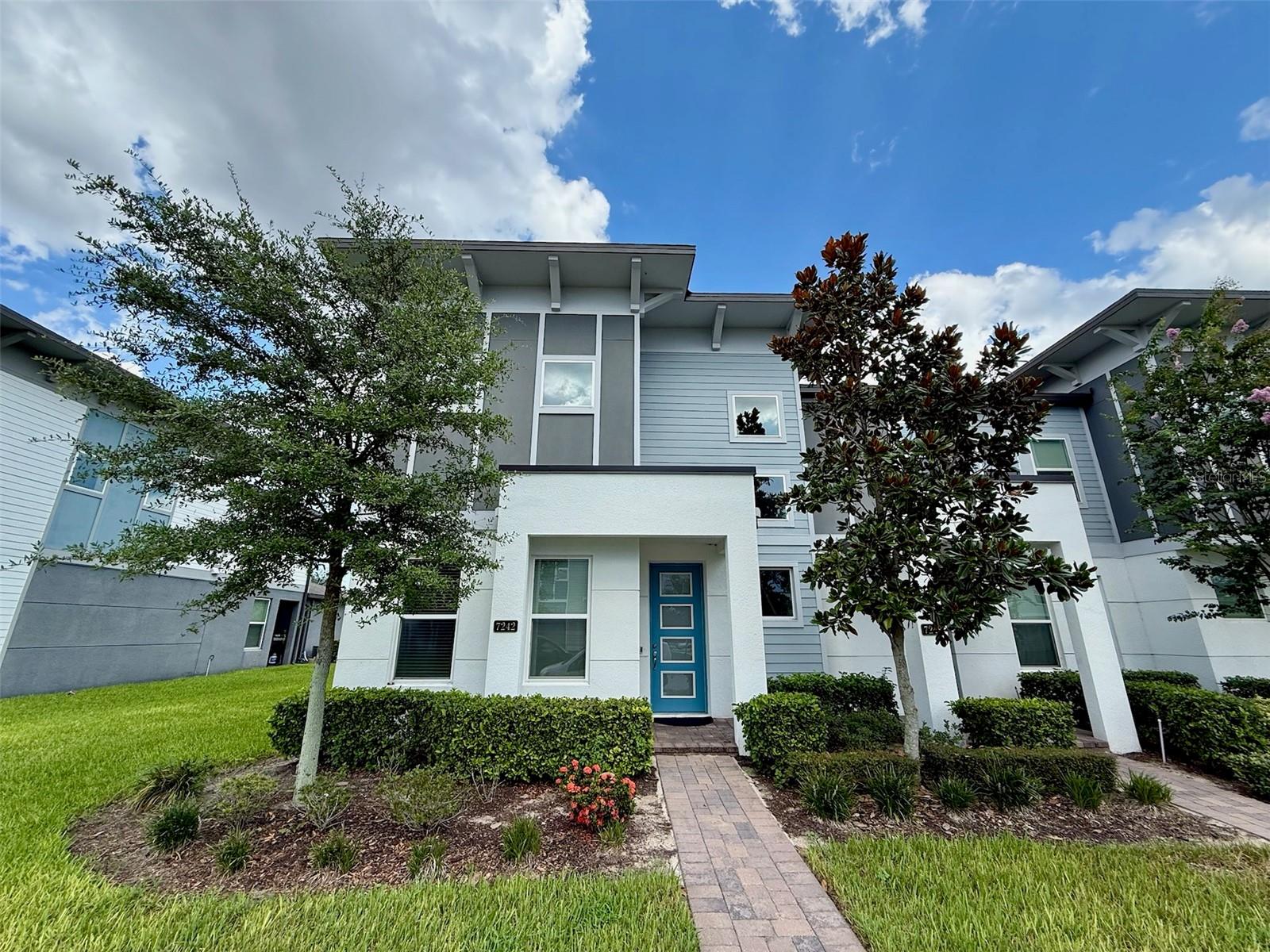 Beautiful 4 bed/3.5 bath END-unit townhome in the desirable Sand Lake Sound community! This home offers a soaring 18-ft ceiling great room filled with natural light. The modern kitchen includes 42” white cabinets, granite counters, stainless steel appliances, and a large pantry. The downstairs master suite has a walk-in closet, double vanity, and glass shower. Upstairs, enjoy a spacious loft, two bedrooms with Jack-and-Jill bath, plus an additional bedroom, full bath, and large laundry room.
Sand Lake Sound offers resort-style amenities: pool, splash pad, playground, dog park, dock, boat launch, and kayak storage. Prime location near Restaurant Row, Whole Foods, International Drive, Universal, and SeaWorld.
This home won’t last—schedule your showing today!
--- Application Fee: $75.00 per adult (18 & older). --- Association approval is not required. --- No short-term leases (12-month lease only). --- Renters insurance required. --- Washer and dryer included. --- Small dog may be accepted with an additional monthly fee of $50.00. --- Zoned for Bay Meadows (Elementary), Southwest (Middle School), and Lake Buena Vista (High School).