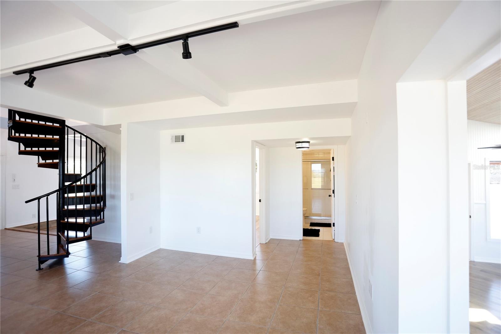 INDIAN BAY COUNTRY HOMES - Residential