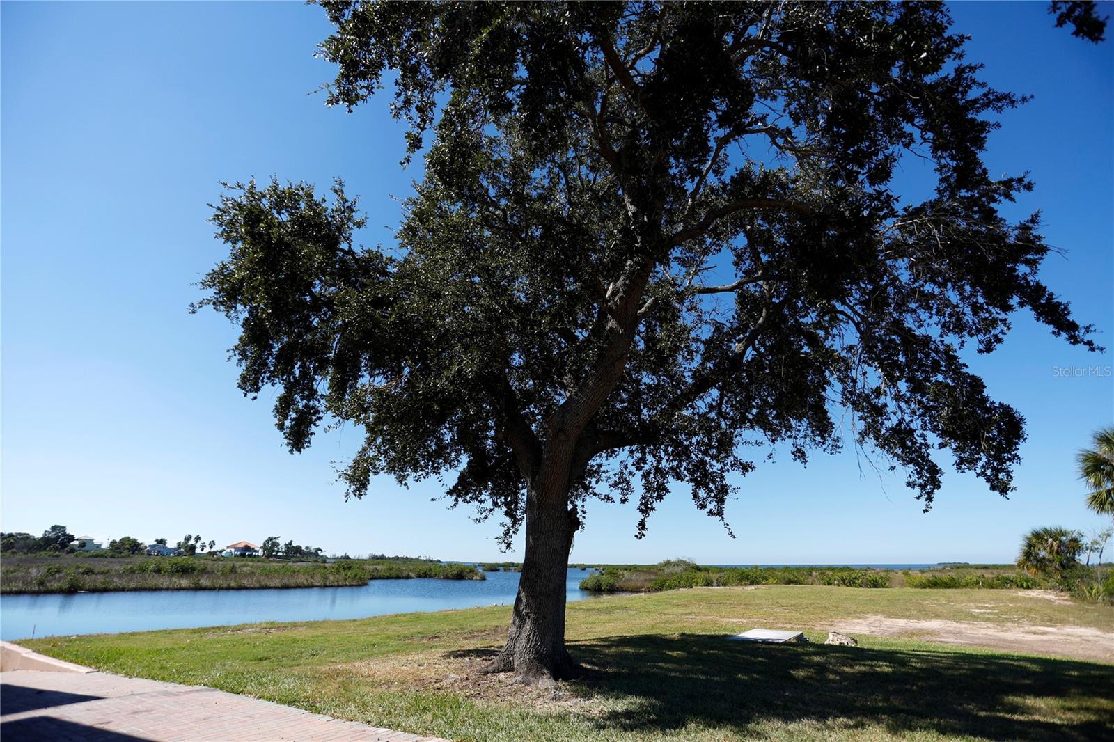 INDIAN BAY COUNTRY HOMES - Residential