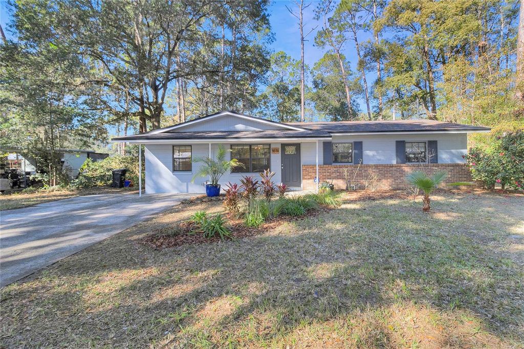 Photo of 1618 NE 15th Terrace, Gainesville, FL 32609 (MLS # GC536256)