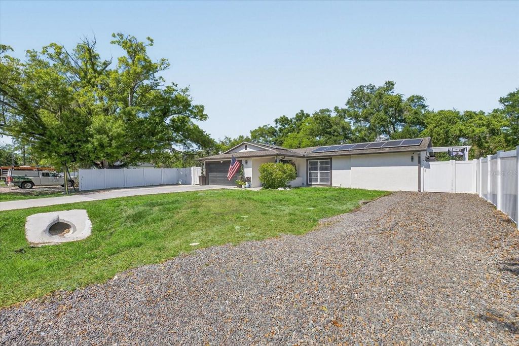 Photo of 6816 E Creek Drive, Tampa, FL 33615 (MLS # TB8484962)