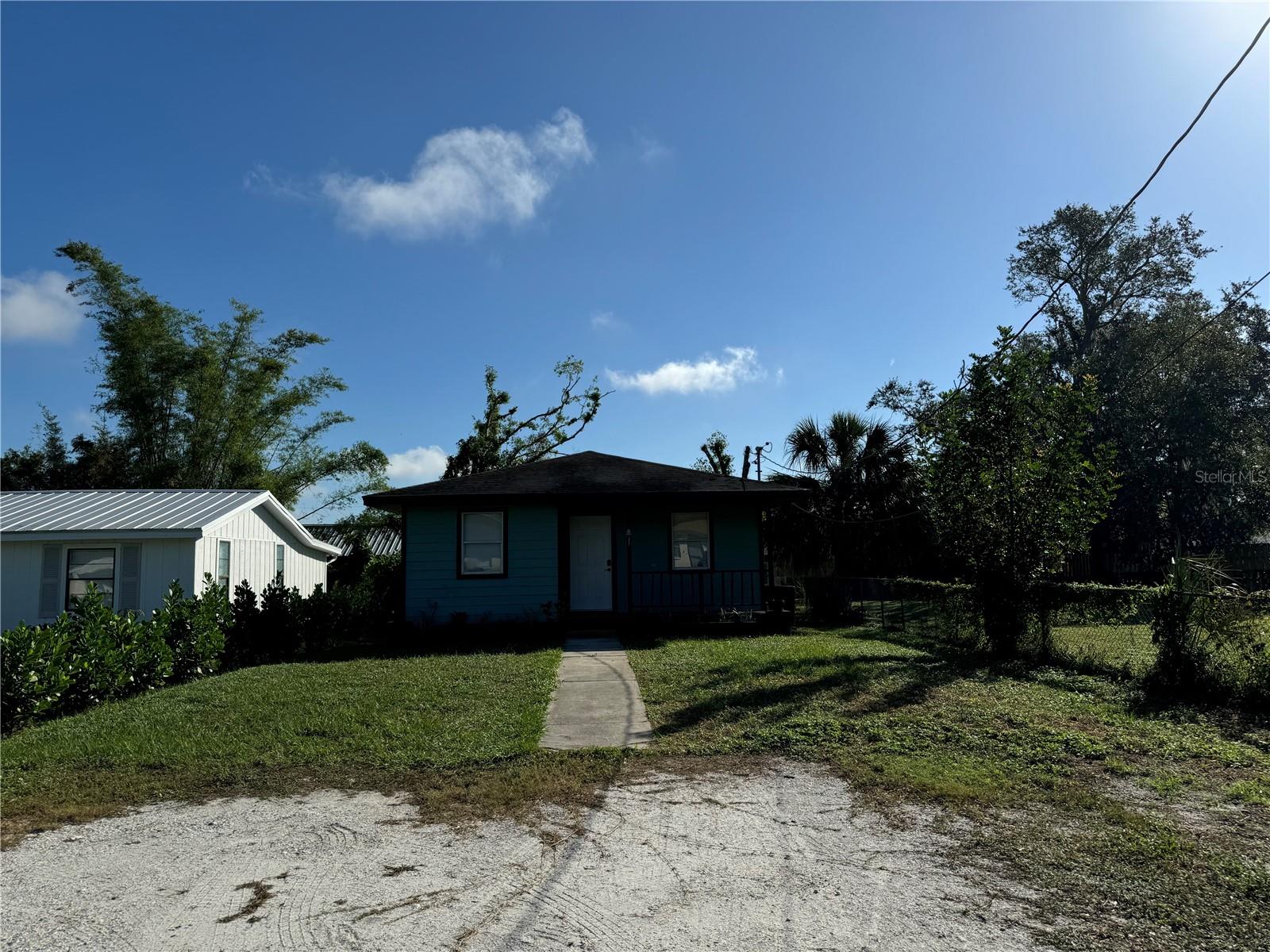847 HAND AVENUE