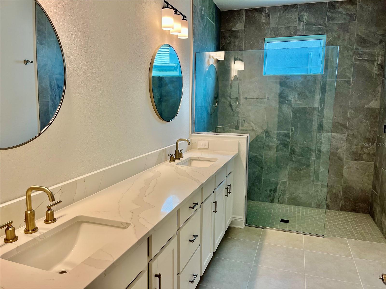 CASSATA LAKES - Residential Lease