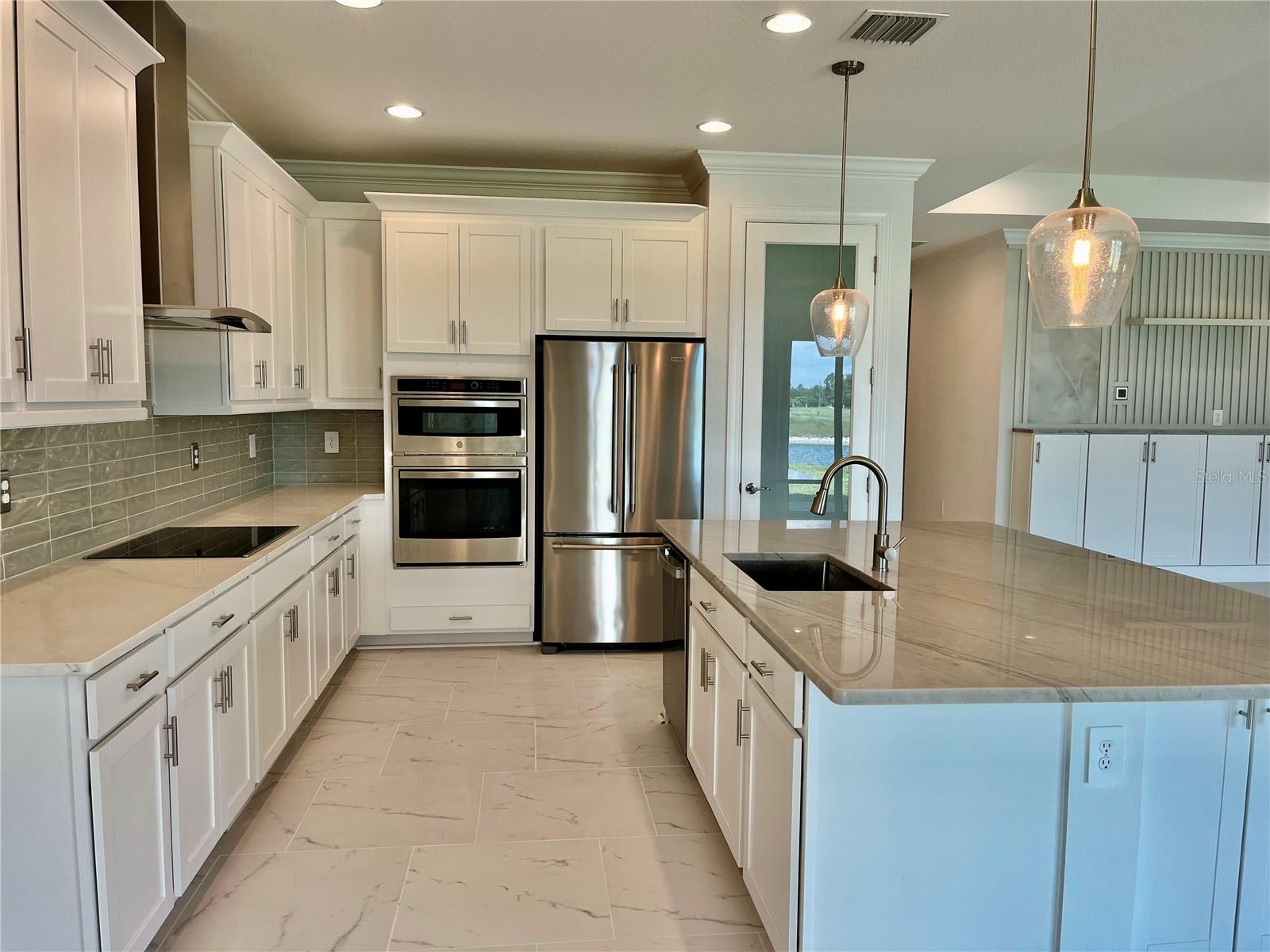 CASSATA LAKES - Residential Lease