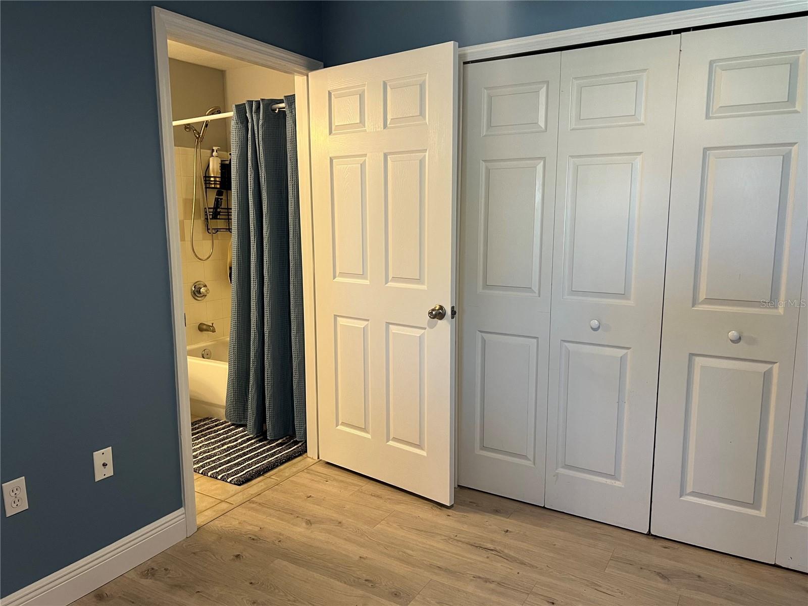 ADMIRALS WALK - Residential