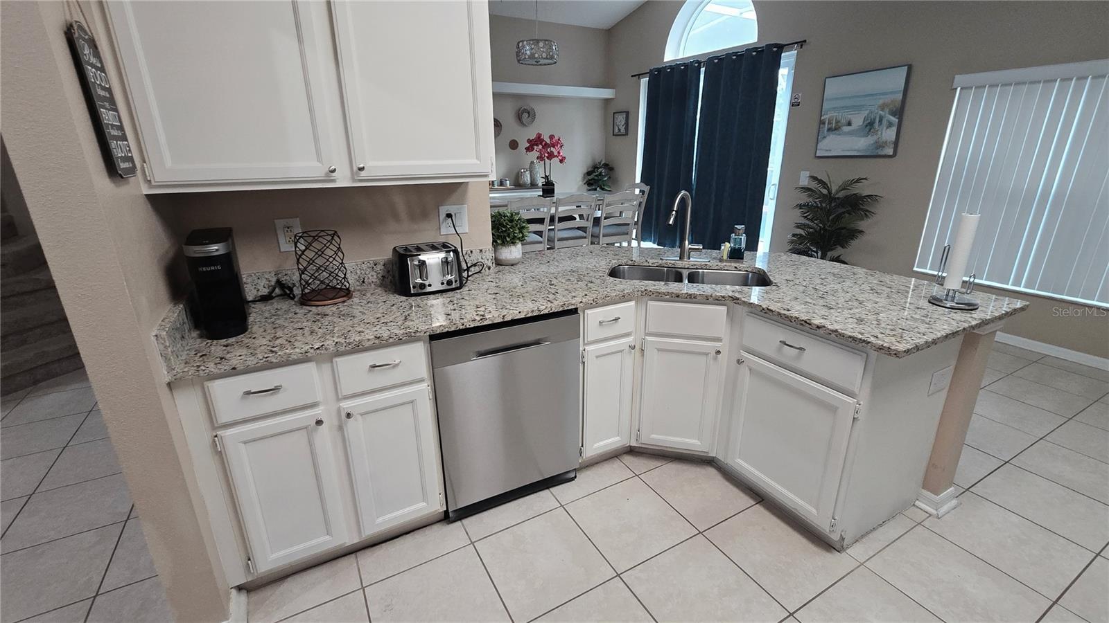 LINDFIELDS UN 1 - Residential Lease