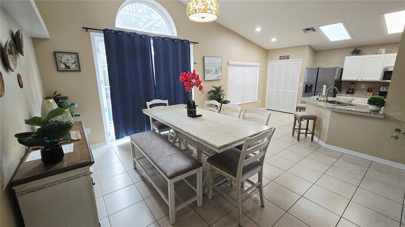 LINDFIELDS UN 1 - Residential Lease