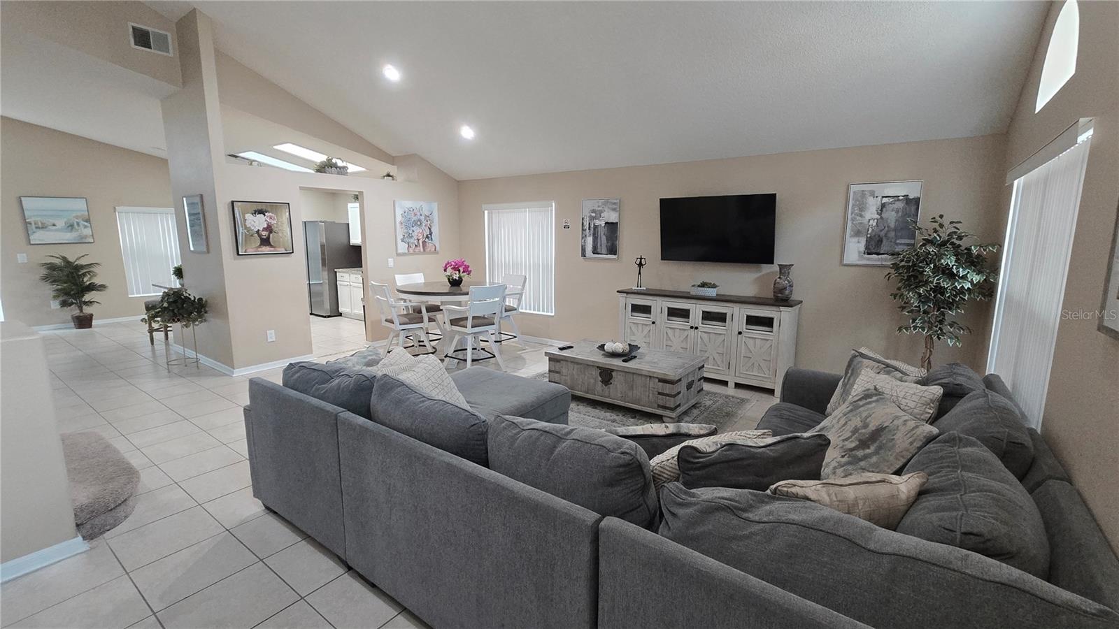 LINDFIELDS UN 1 - Residential Lease