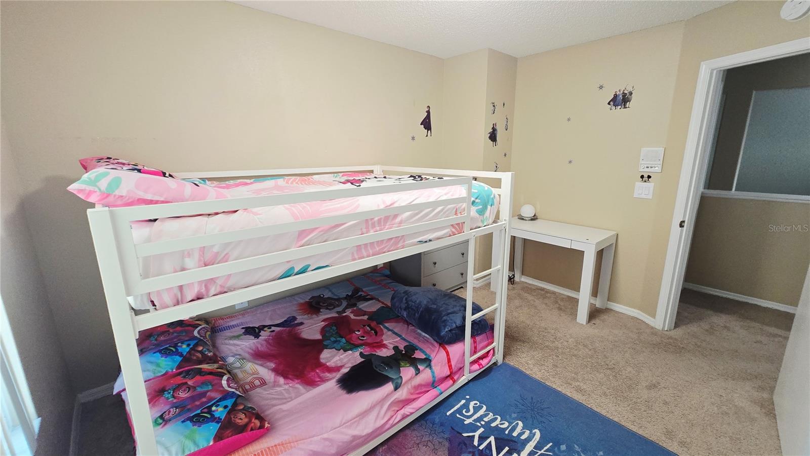 LINDFIELDS UN 1 - Residential Lease