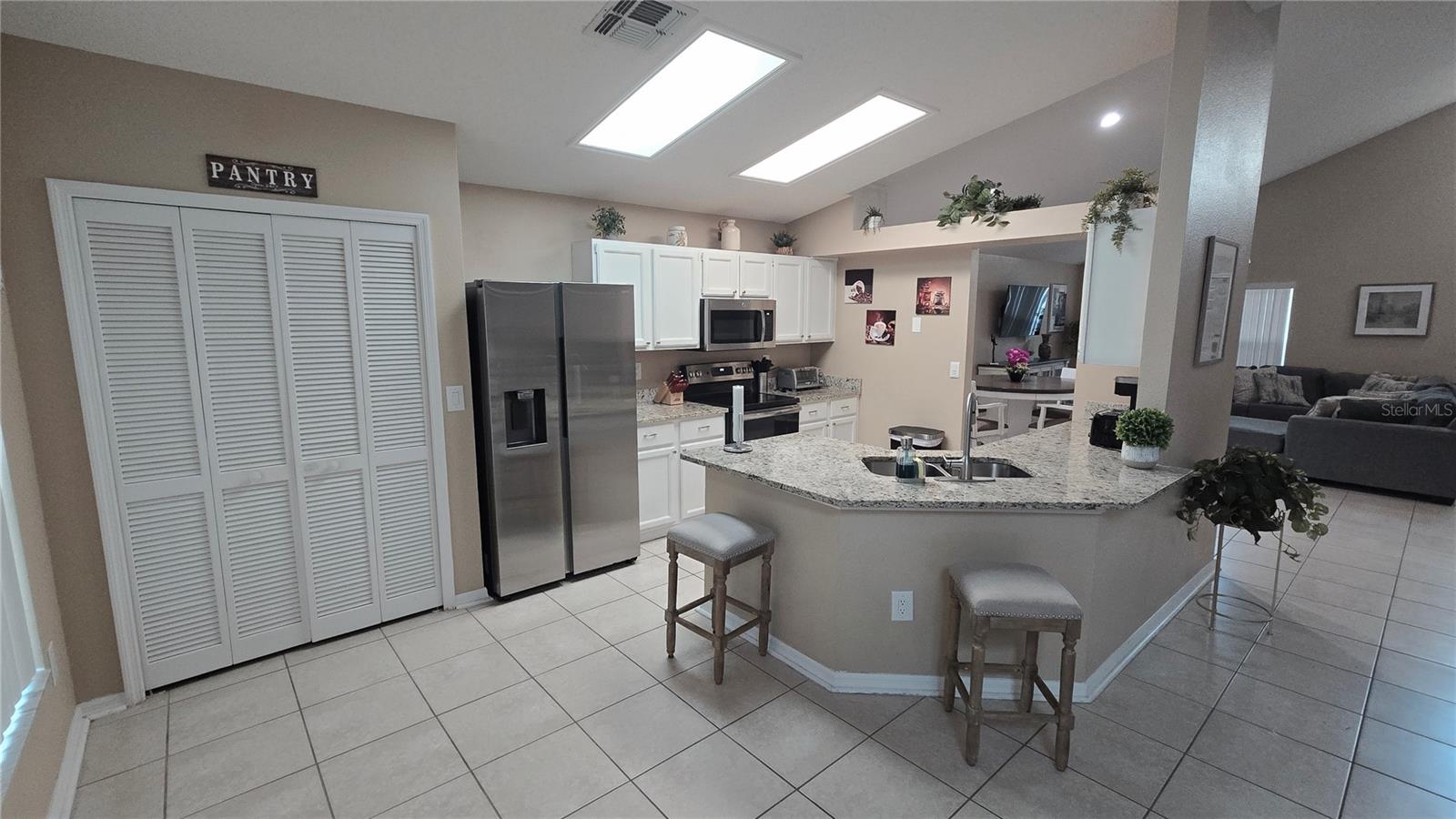 LINDFIELDS UN 1 - Residential Lease