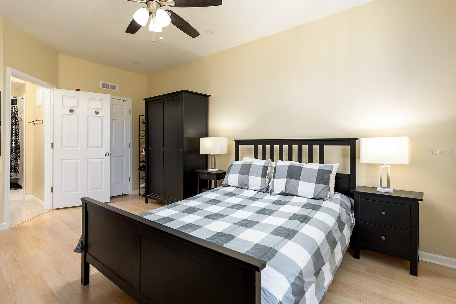 CAPRI/HUNTERS CRK CONDO - Residential