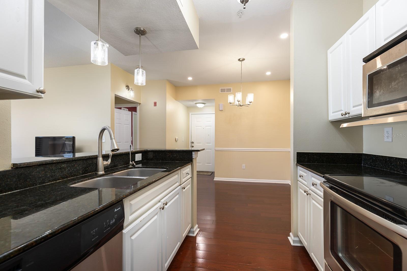 CAPRI/HUNTERS CRK CONDO - Residential