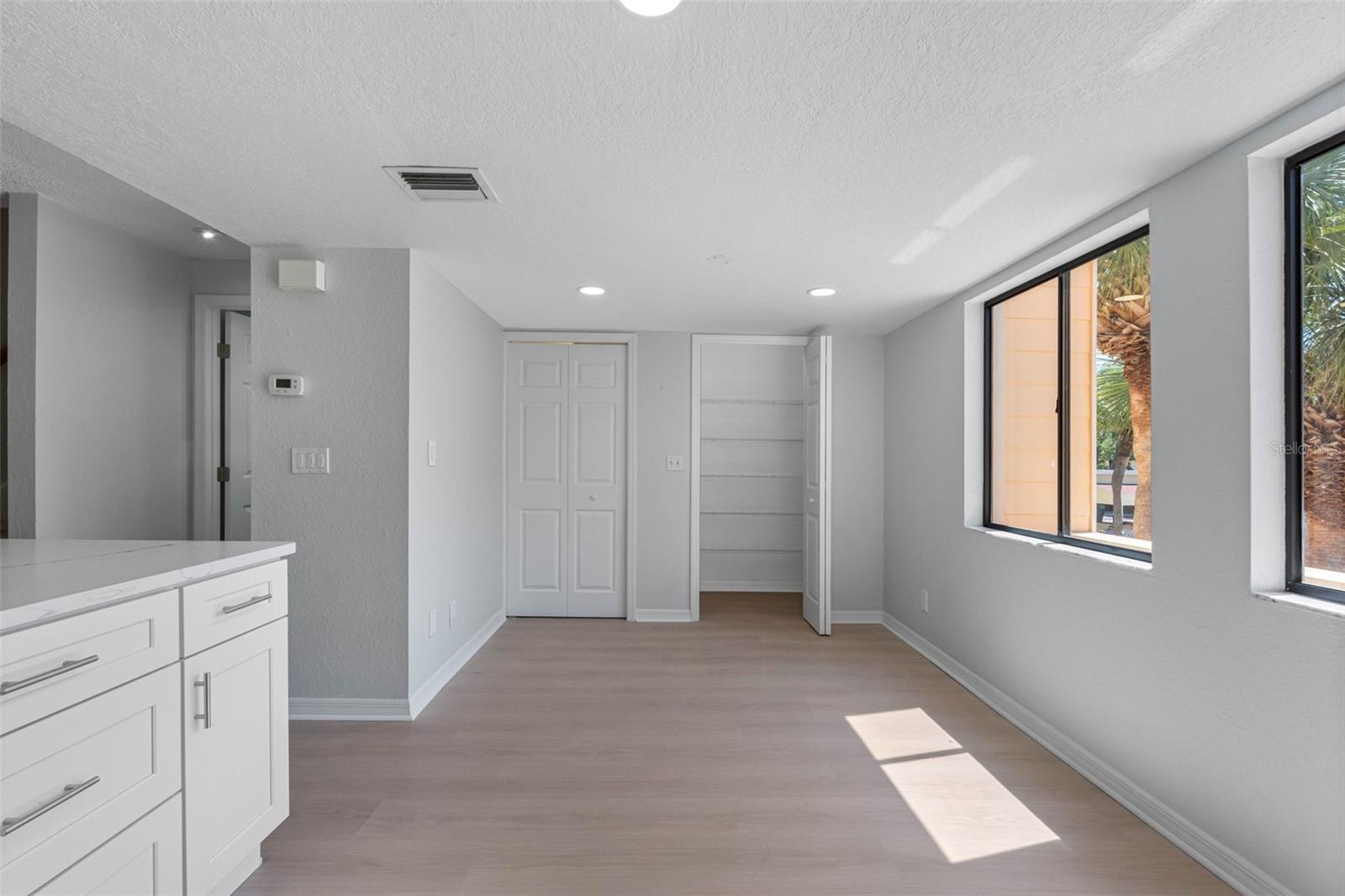 PARADISE VILLAGE TWNHMS - Residential