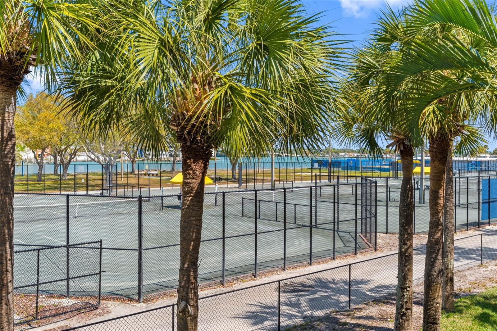 PARADISE VILLAGE TWNHMS - Residential