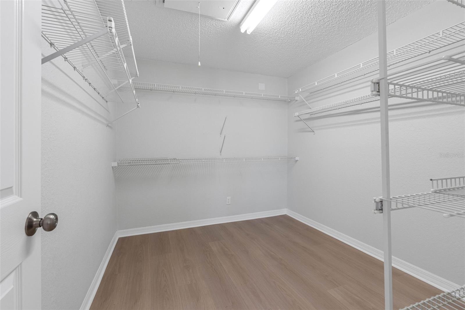 PARADISE VILLAGE TWNHMS - Residential