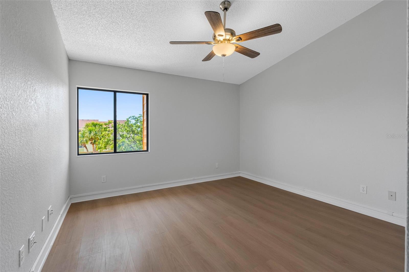 PARADISE VILLAGE TWNHMS - Residential