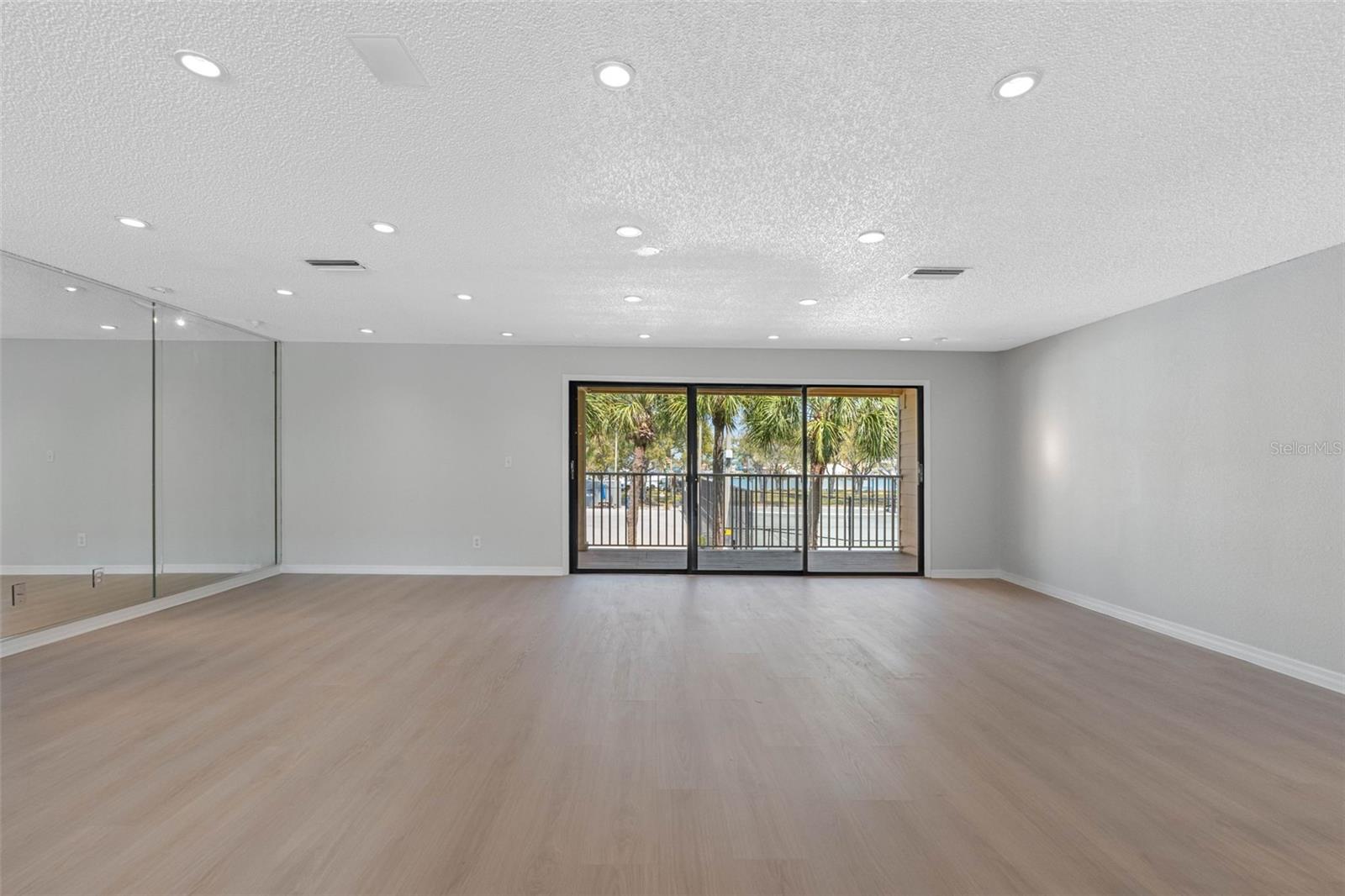 PARADISE VILLAGE TWNHMS - Residential