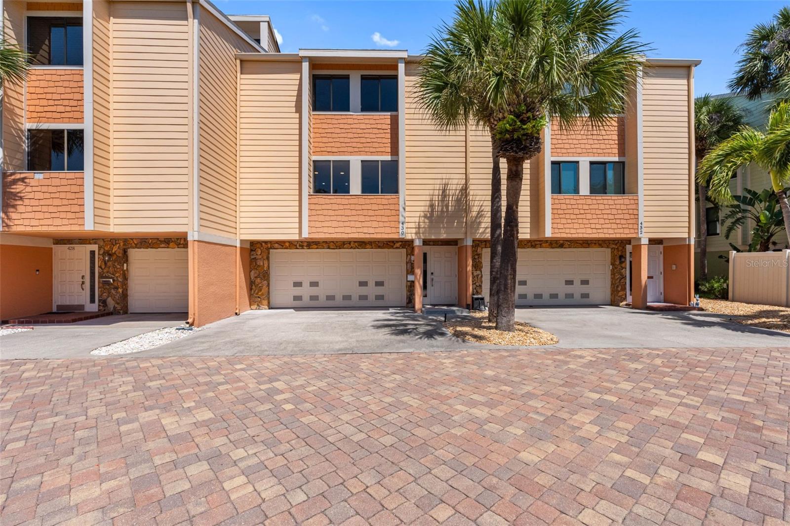 PARADISE VILLAGE TWNHMS - Residential