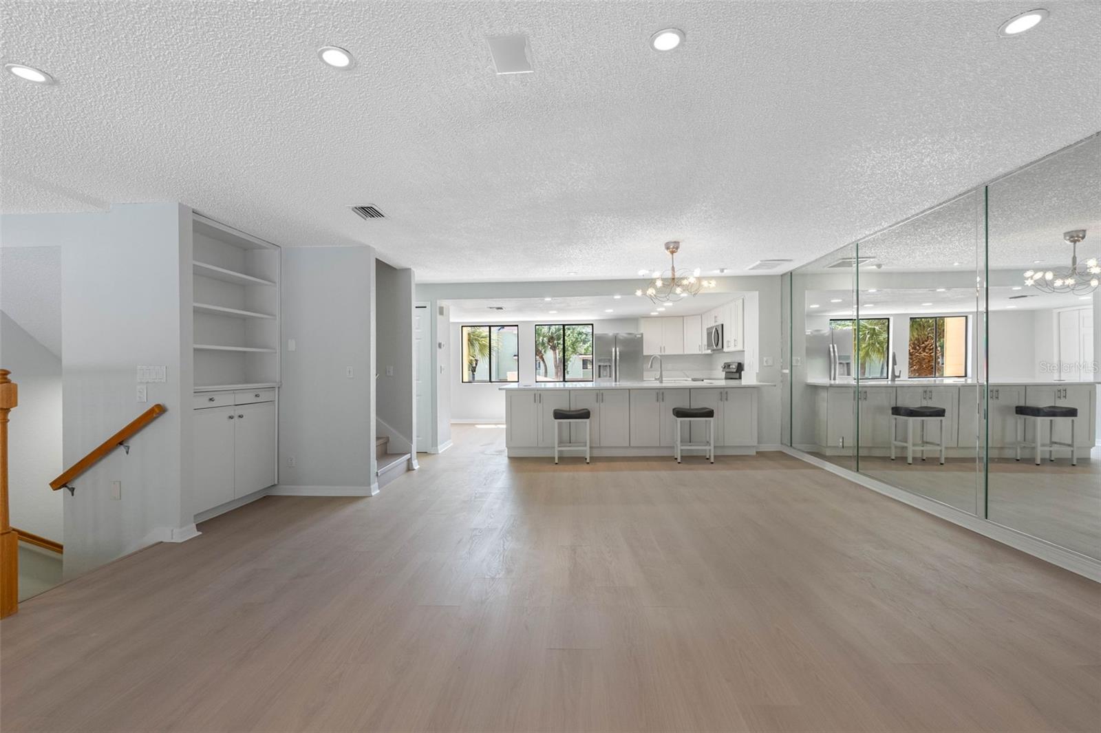 PARADISE VILLAGE TWNHMS - Residential