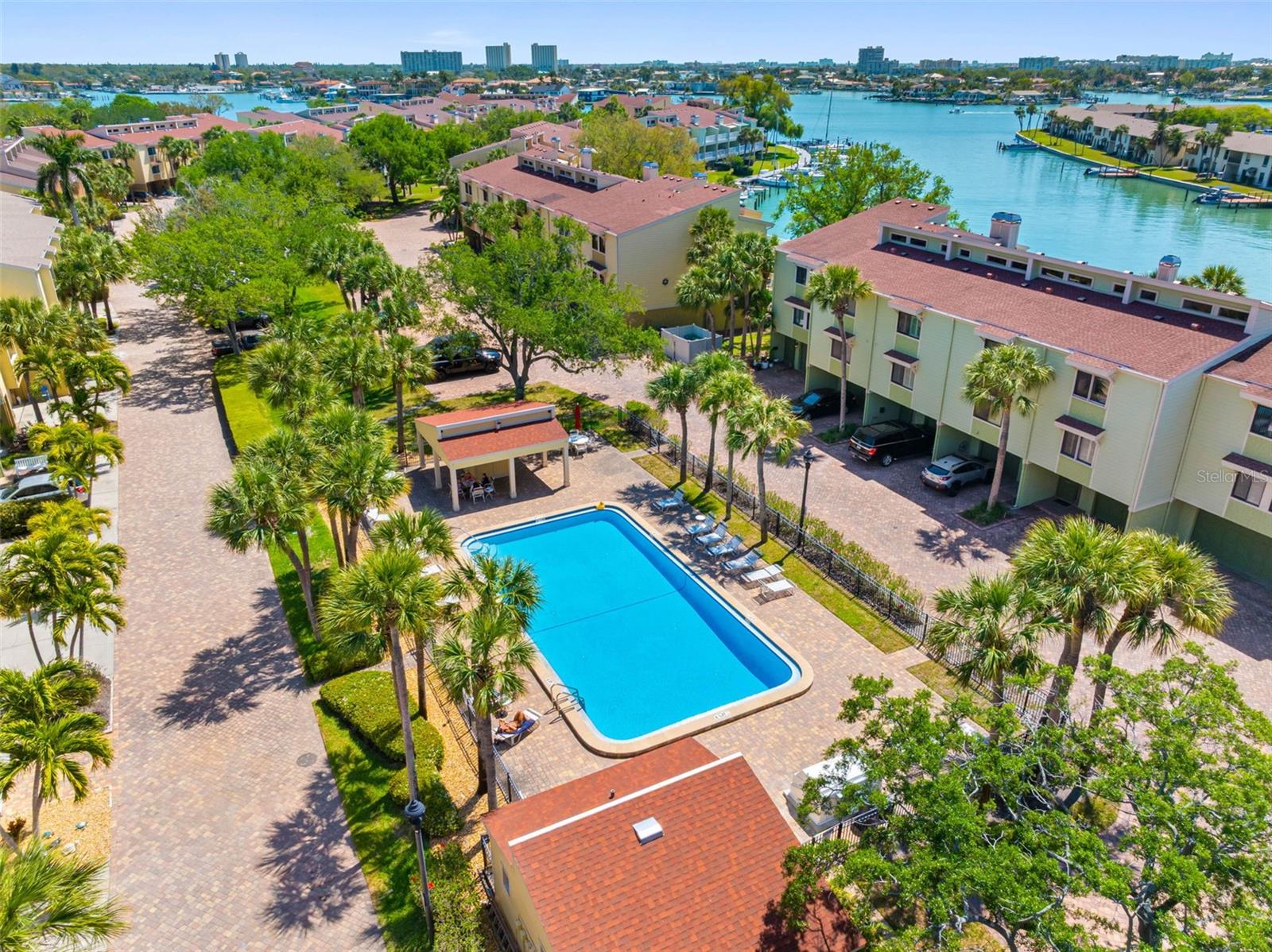 PARADISE VILLAGE TWNHMS - Residential