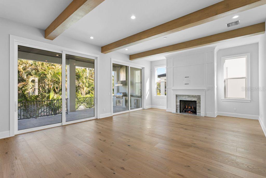 5019 W DICKENS AVENUE