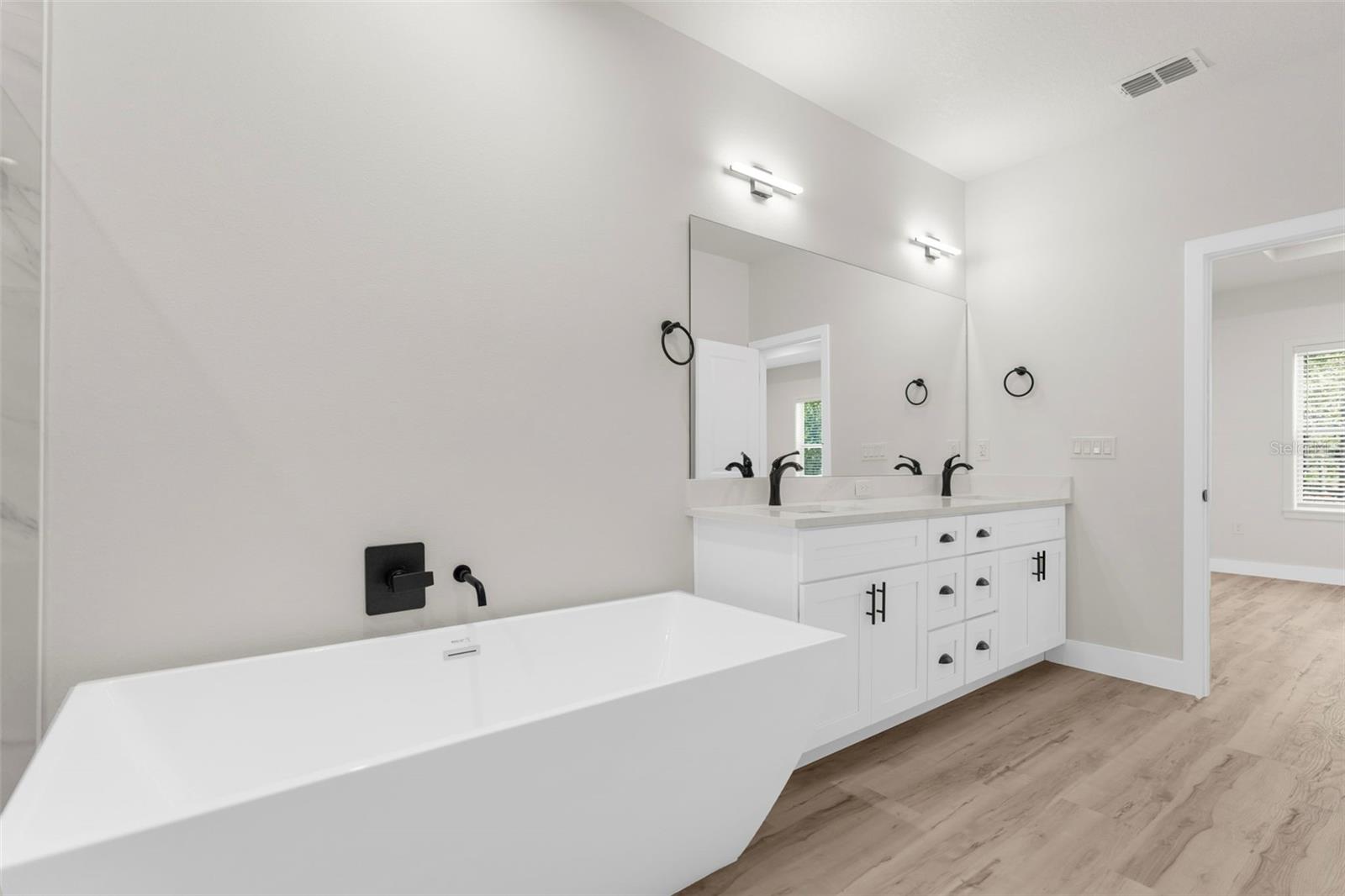 ROYAL HIGHLANDS - Residential