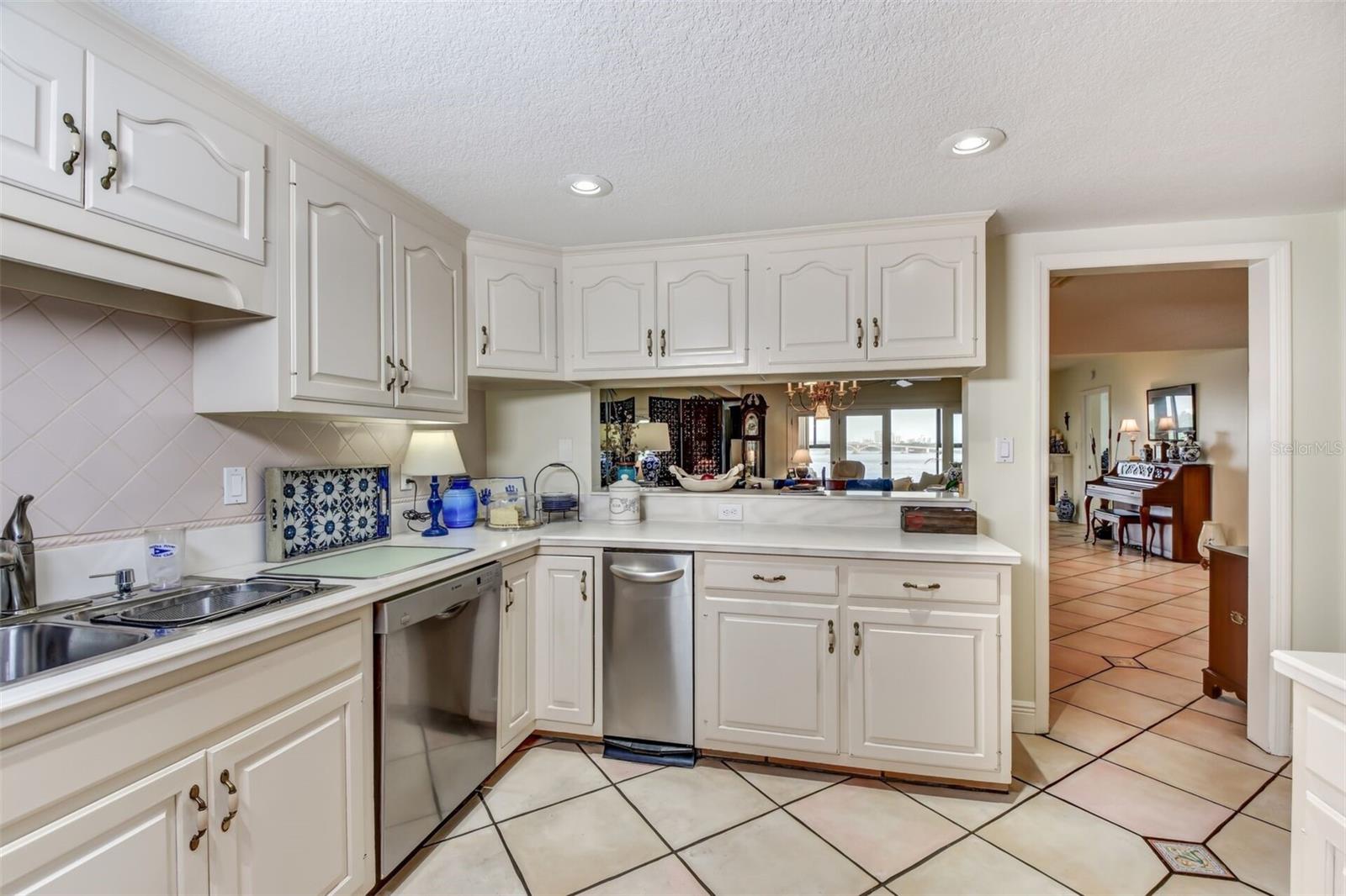 MARINA POINT PH 01 CONDO - Residential