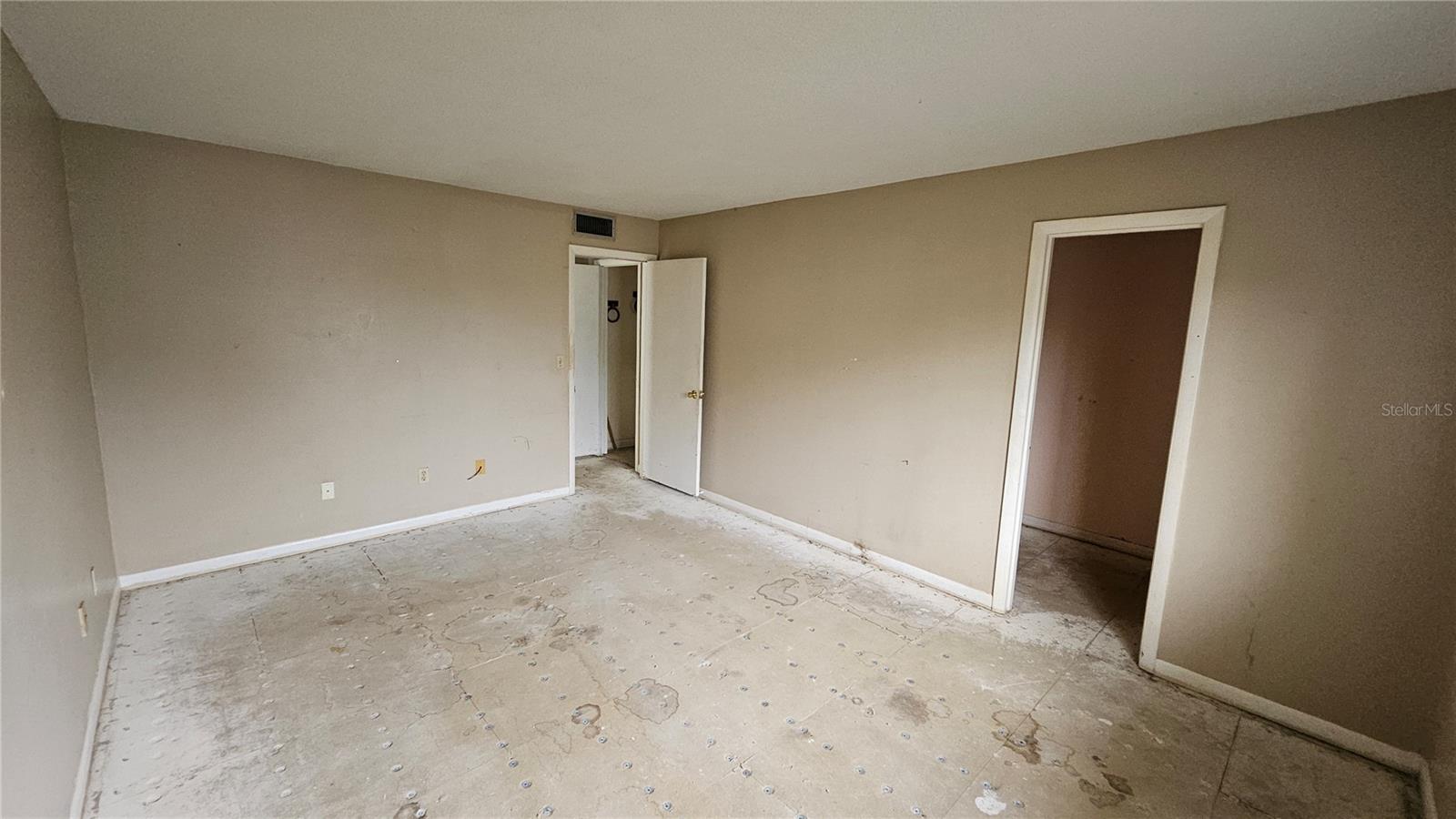 FAIRWAYS/SILVER SPGS SHRS CONDO - Residential