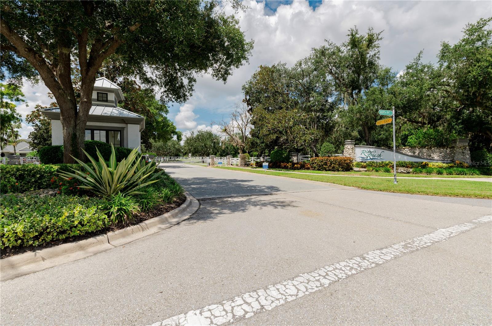 1117 THORNBURY DRIVE