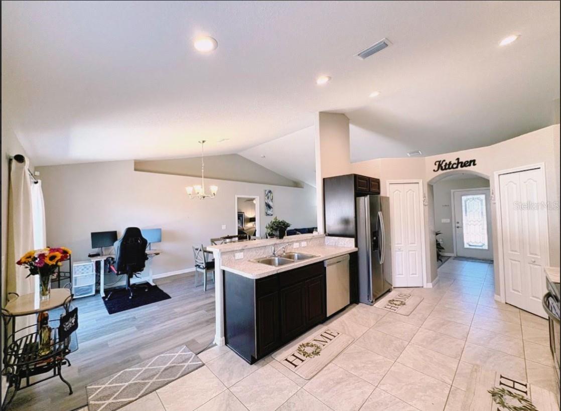 ROYAL HIGHLANDS - Residential