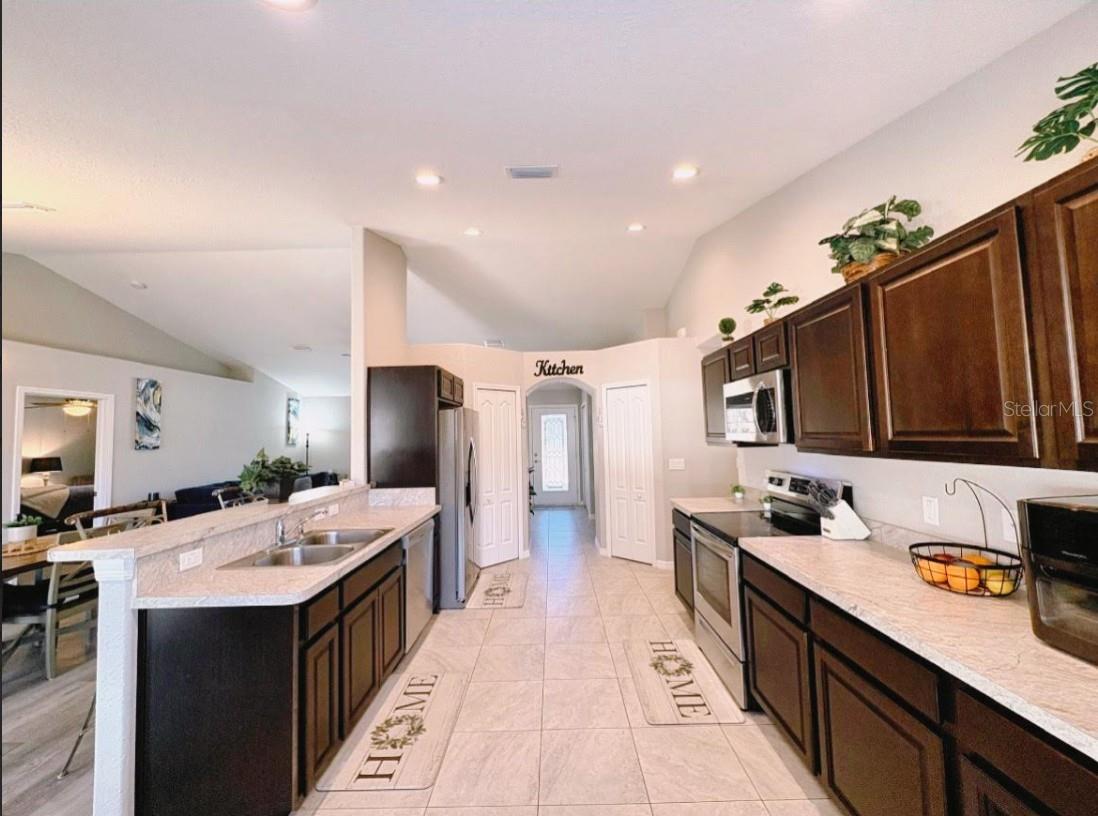 ROYAL HIGHLANDS - Residential